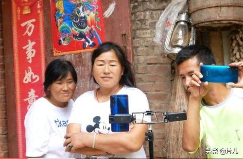 大衣哥爆料儿媳最新视频,甜蜜互动引网友热议 第2张 大衣哥爆料儿媳最新视频,甜蜜互动引网友热议 第2张